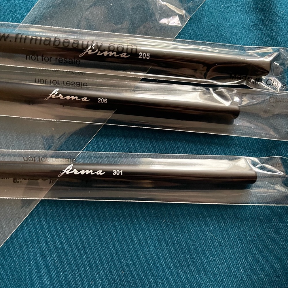 Firma makeup brushes. - Picture 2 of 2